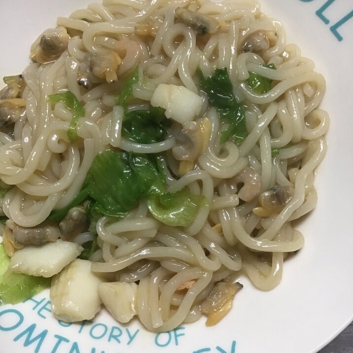 シーフードミックスの蒸し焼きうどん